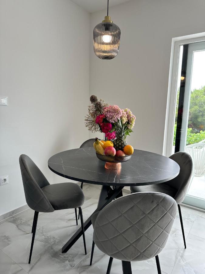 Olive View Apartment Брела Екстер'єр фото